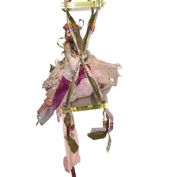 NWOT vintage fabric fairy doll on ribboned acrylic swing - Picture 4 of 12